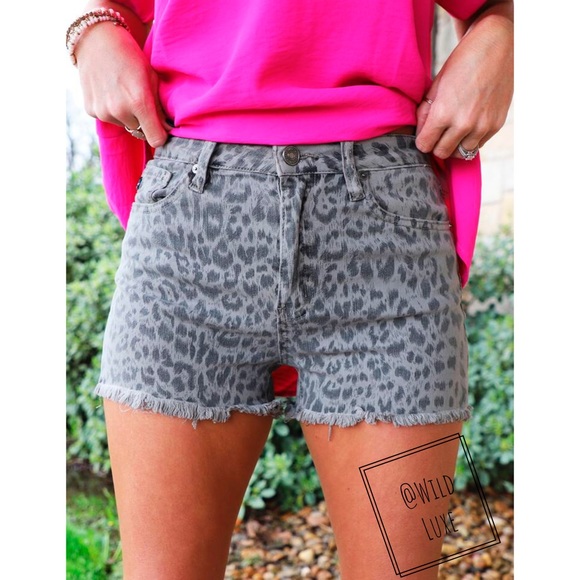 KanCan Pants - LAST 1! 5🌟 BESTSELLER Evelyn Leopard Shorts